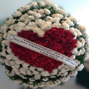 13-COROA DE FLORES COM CORAÇÃO Tam:1,60